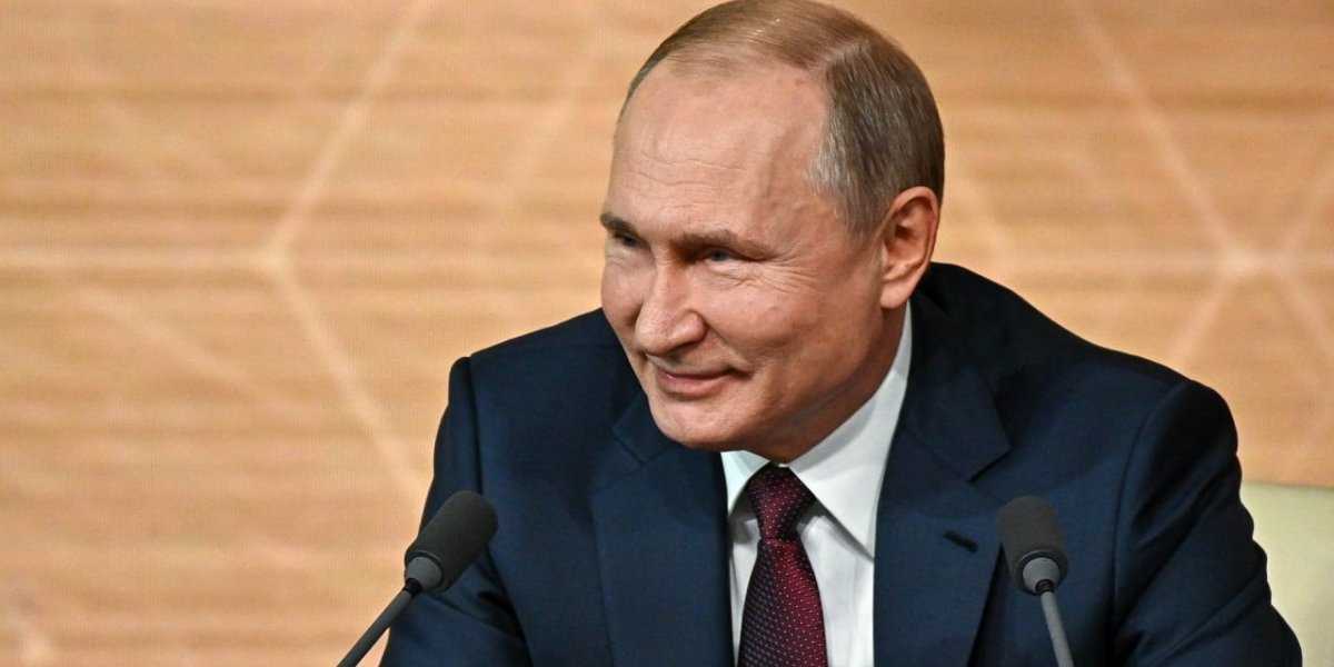 
                Корреспондент Маккензи назвал визит главы Африканского союза в РФ победой Путина
            