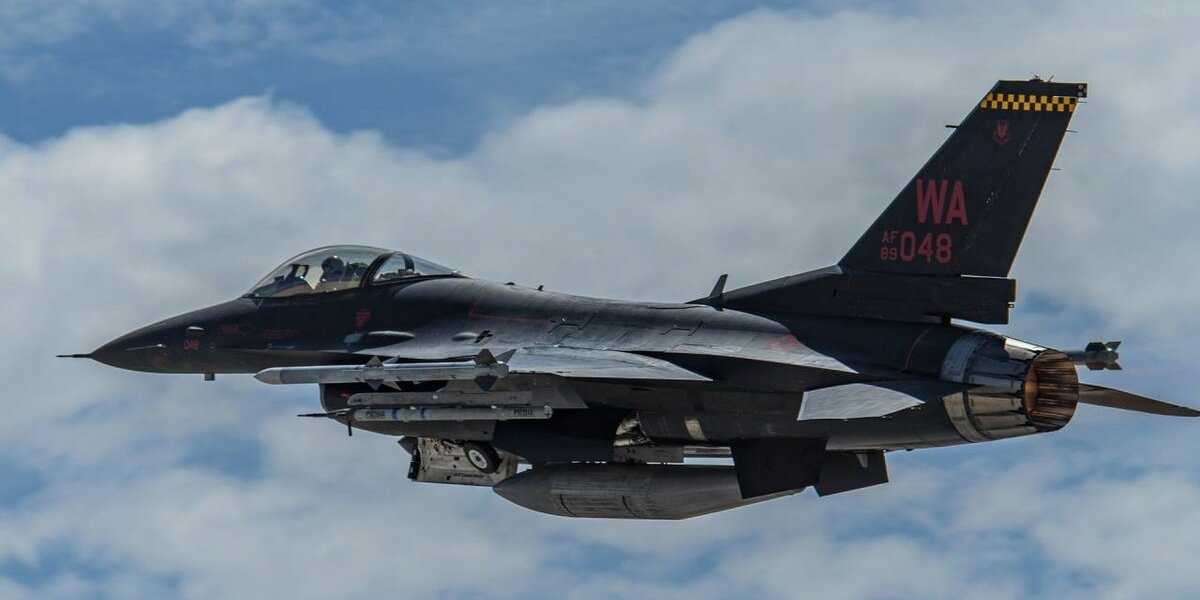 Легкая добыча: американские A-10 и F-16 не помогут Киеву вернуть господство в небе
