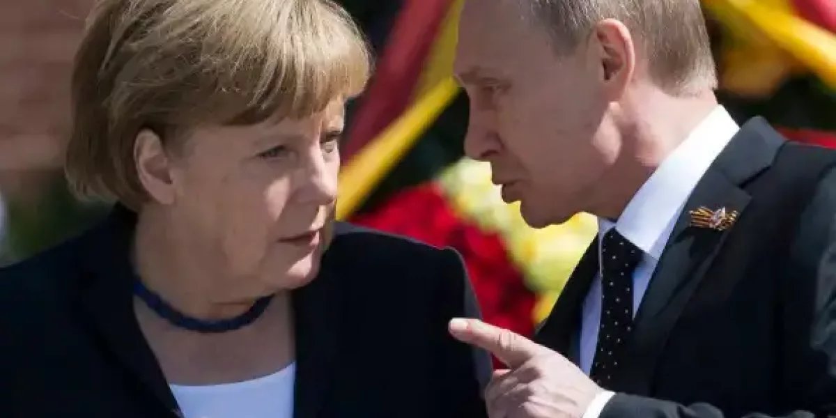 «Путин не блефует»: Меркель призвала Запад воспринимать Россию всерьез