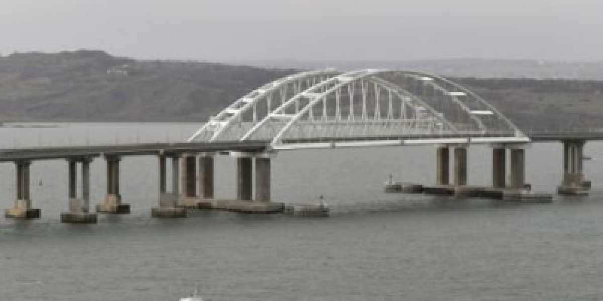 В Киеве и на Западе рано радовались: Крымский мост устоял