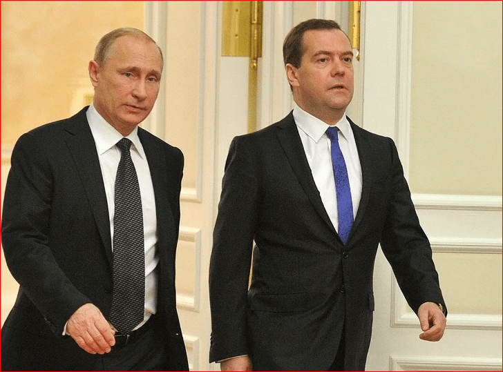 Продвижение Медведева. Что может значить назначение первым замом Путина по ВПК