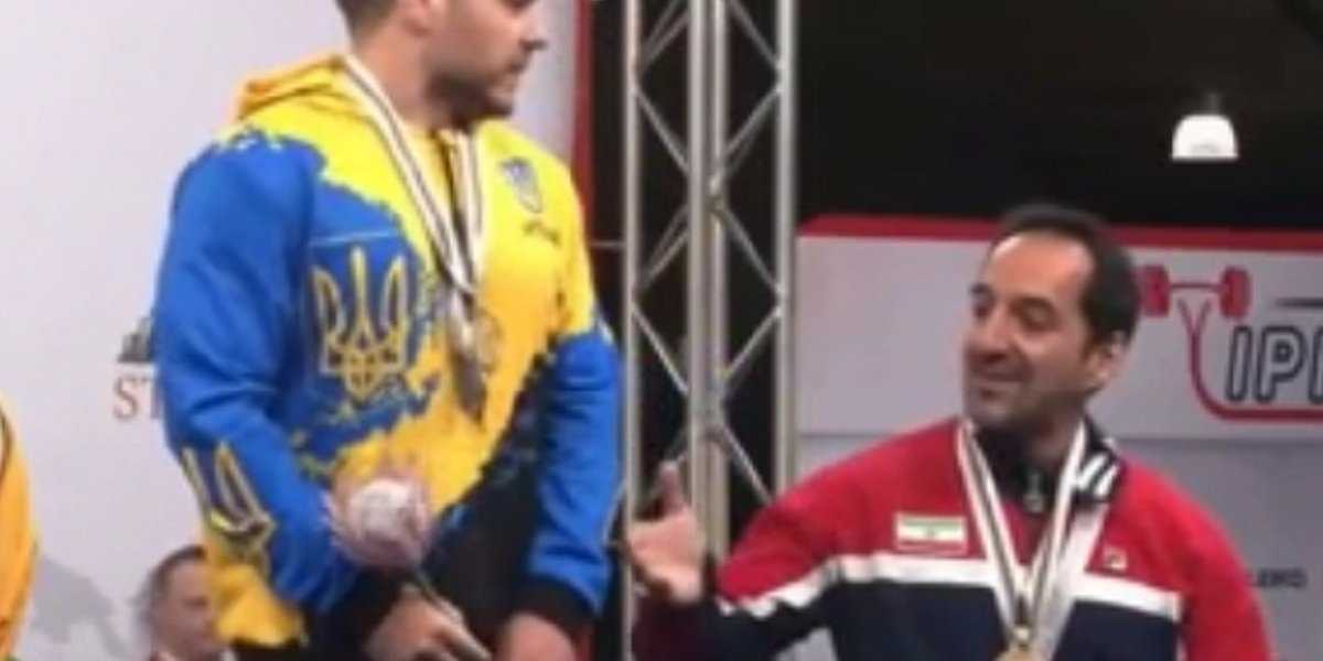 Украинский пауэрлифтер из-за санкций отказался жать руку спортсмену из Ирана (ВИДЕО)