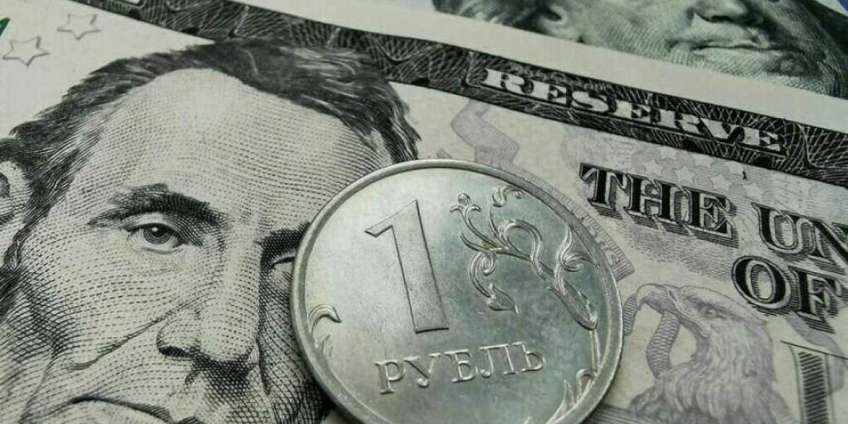 Доллар выше 95, евро дороже 103: в России начали снижаться продажи валюты