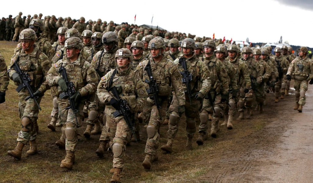 США втихую выводят из Европы войска, громко заявляя о "гарантированной защите союзников"