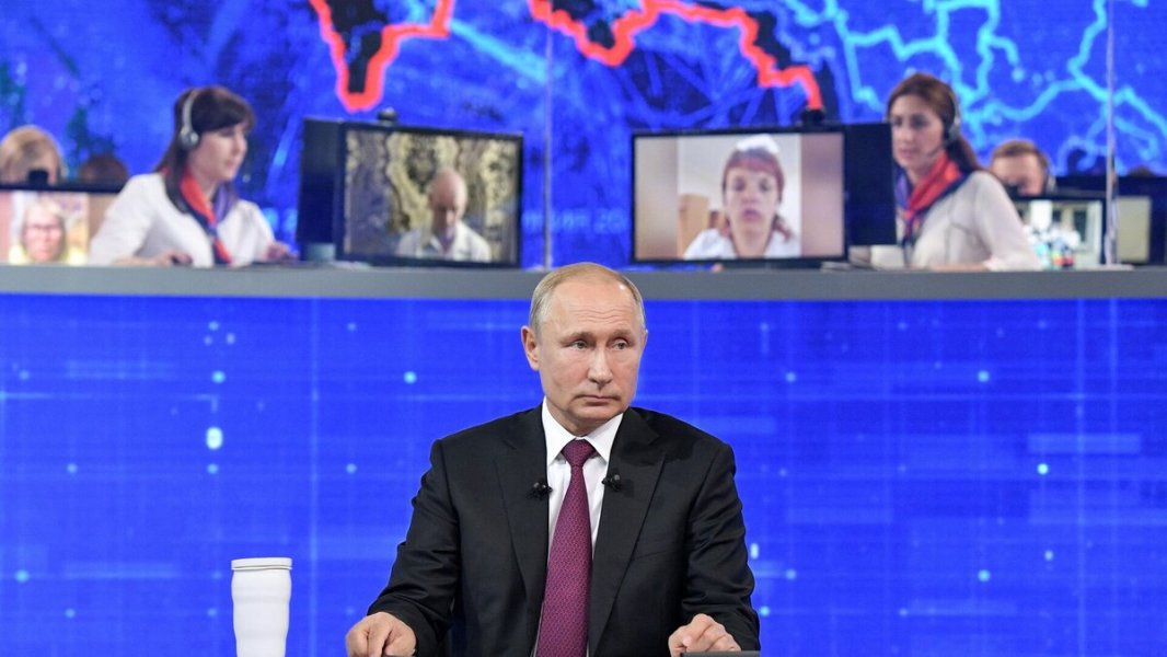Против Путина развернута компания по его дискредитации. Кто добивается поражения президента на предстоящих выборах?