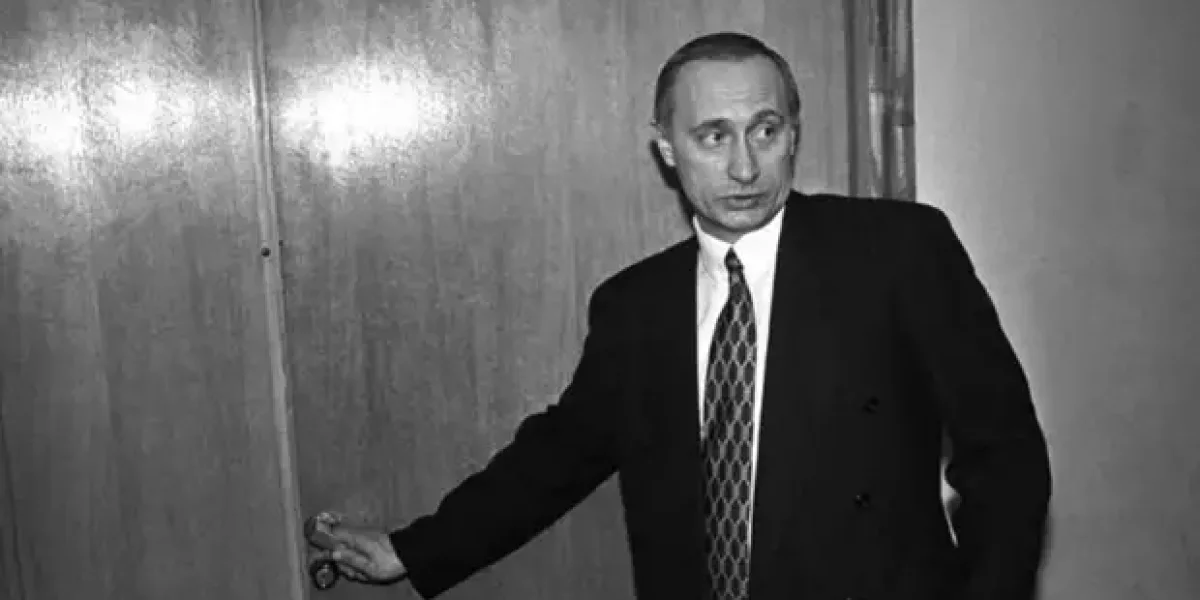 1994-й год. Президент Эстонии призносит речь, и Путин громко хлопает дверью