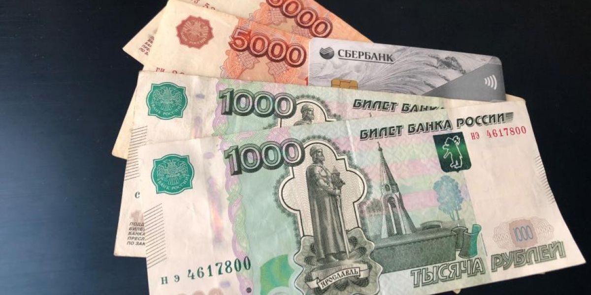 По 12 000 рублей зачислят на карту: кто 15-16 января получит новое пособие от СФР