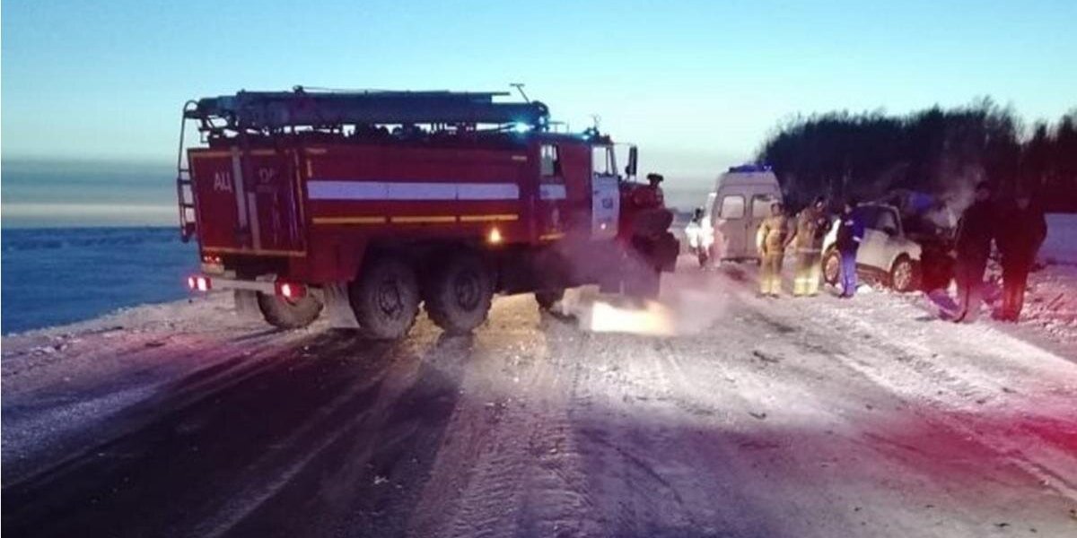 В Новосибирской области погибла водитель Volkswagen после столкновения с фурой Sitrak – в аварии пострадали дети