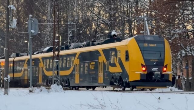 Коллапс новейших электричек в Латвии ликвидировали советские локомотивы