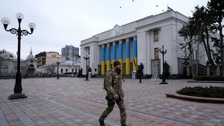 Призрак гражданской войны грядет: солдаты – в гробах, американцы – в столичных кафешках. Украинцы пересмотрели свои претензии к России