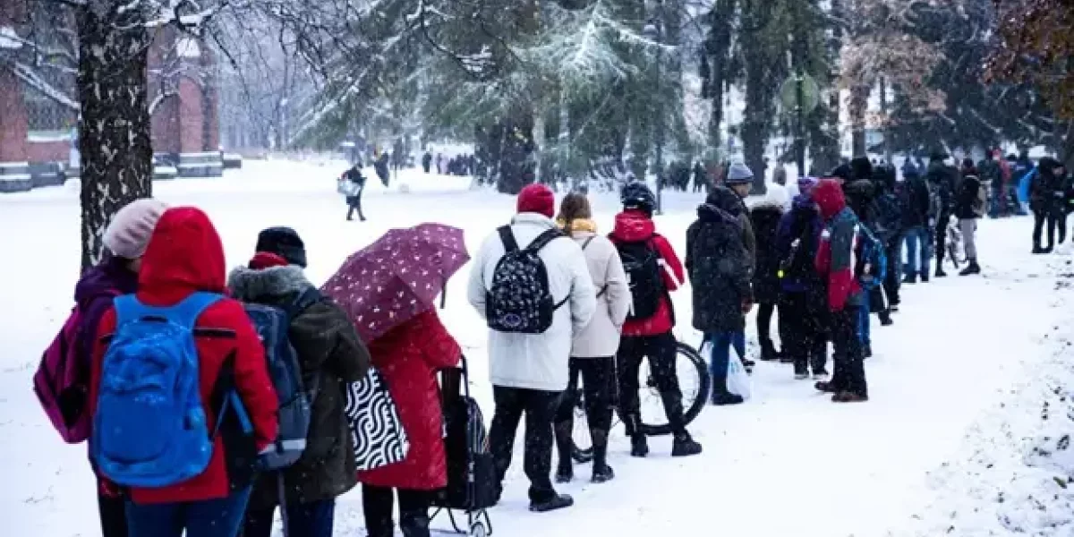 "Дальше - гражданская война". Финны в Тампере растянулись в очереди за бесплатной едой