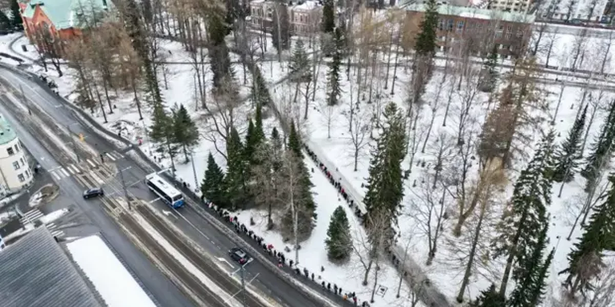 "Дальше - гражданская война". Финны в Тампере растянулись в очереди за бесплатной едой