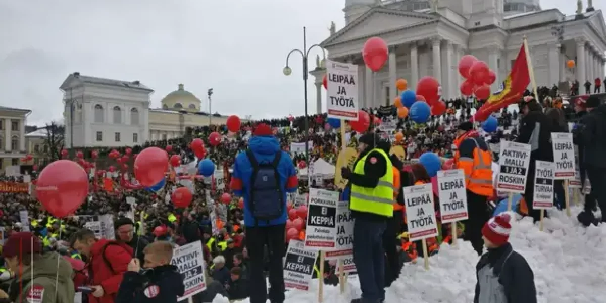 "Дальше - гражданская война". Финны в Тампере растянулись в очереди за бесплатной едой