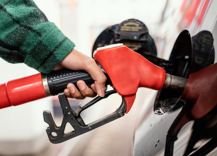 Названы новые цены на бензин: такого не ожидали