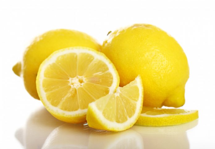 Утром не узнаете себя в зеркале: выпейте воду натощак и сварите в ней лимон