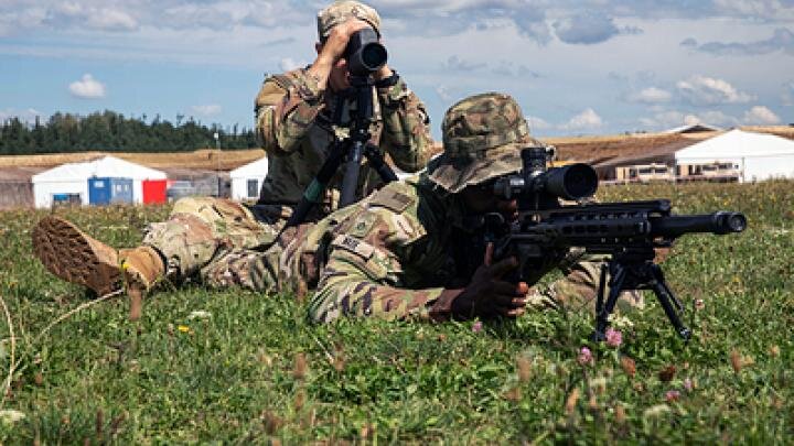 Расстреливал своих "отказников", а сам сдался в плен: Денацификация Украины на примерах