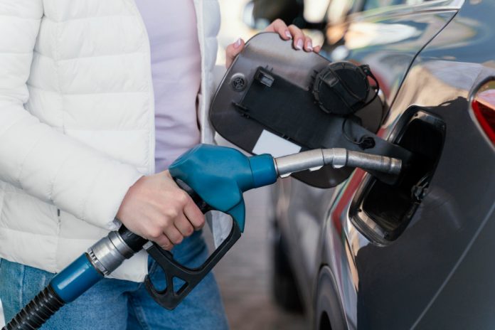На заправках подскочили цены на бензин: такого еще не было