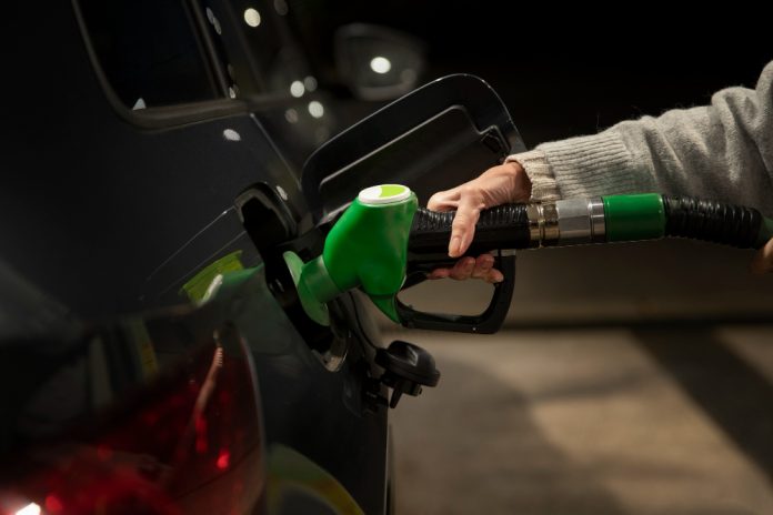 Власти объявили новые цены на бензин: они удивят как никогда