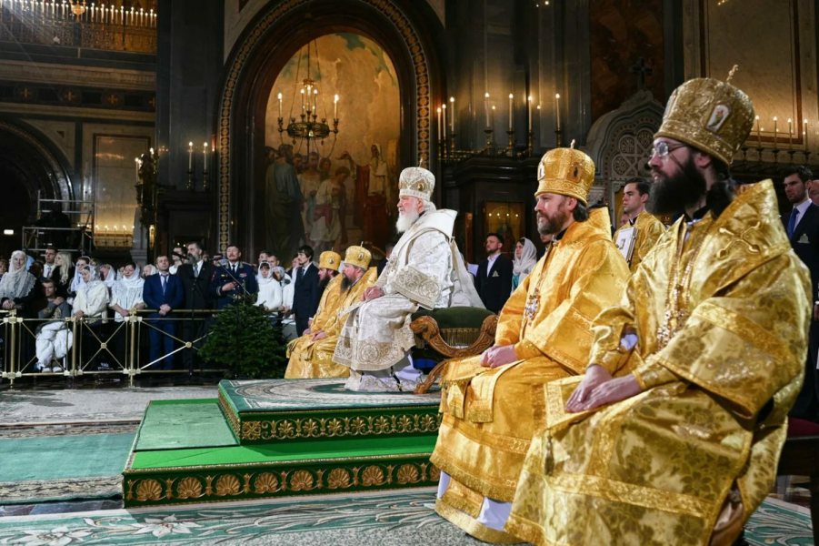 Один до конца своих дней на троллейбусе, второй всю жизнь в мерседесе. Патриархи с разными взглядами на жизнь