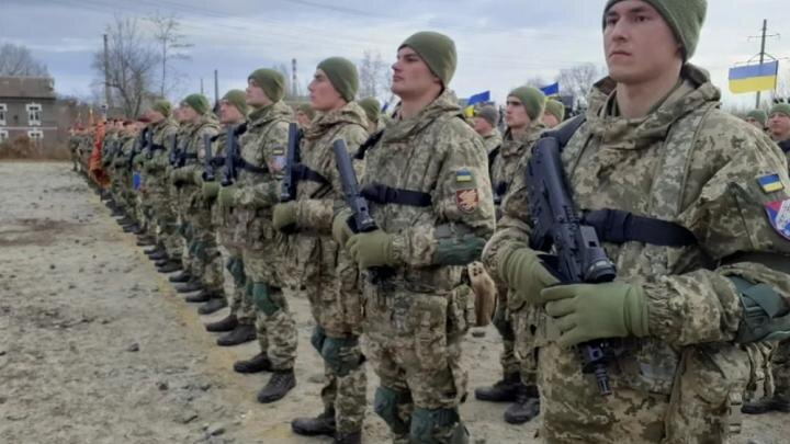 У украинцев произошёл надлом сознания: Массовый отпор военкомам становится нормой. Режим Зеленского начинает штормить