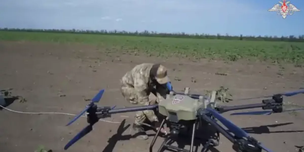 Видео, как беспилотник на глазах у всех унёс бойца. Это наш дрон будущего "Перун"