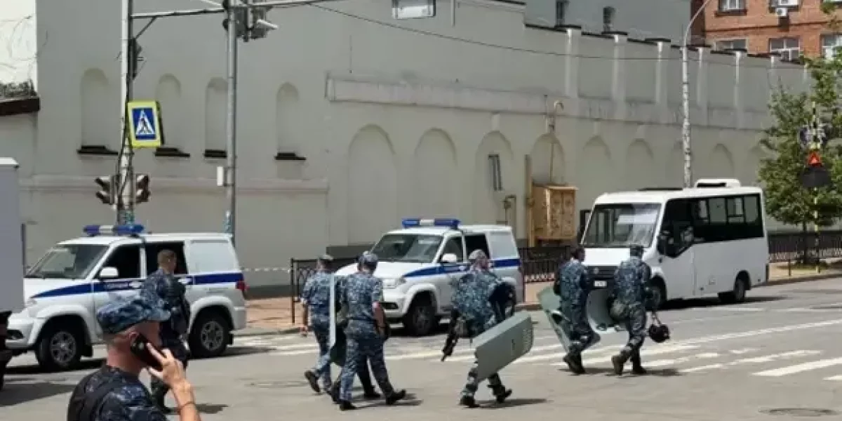 Один террорист жив. Заложников было трое. Все в Ростове в СИЗО-1 шло не так, как сообщалось