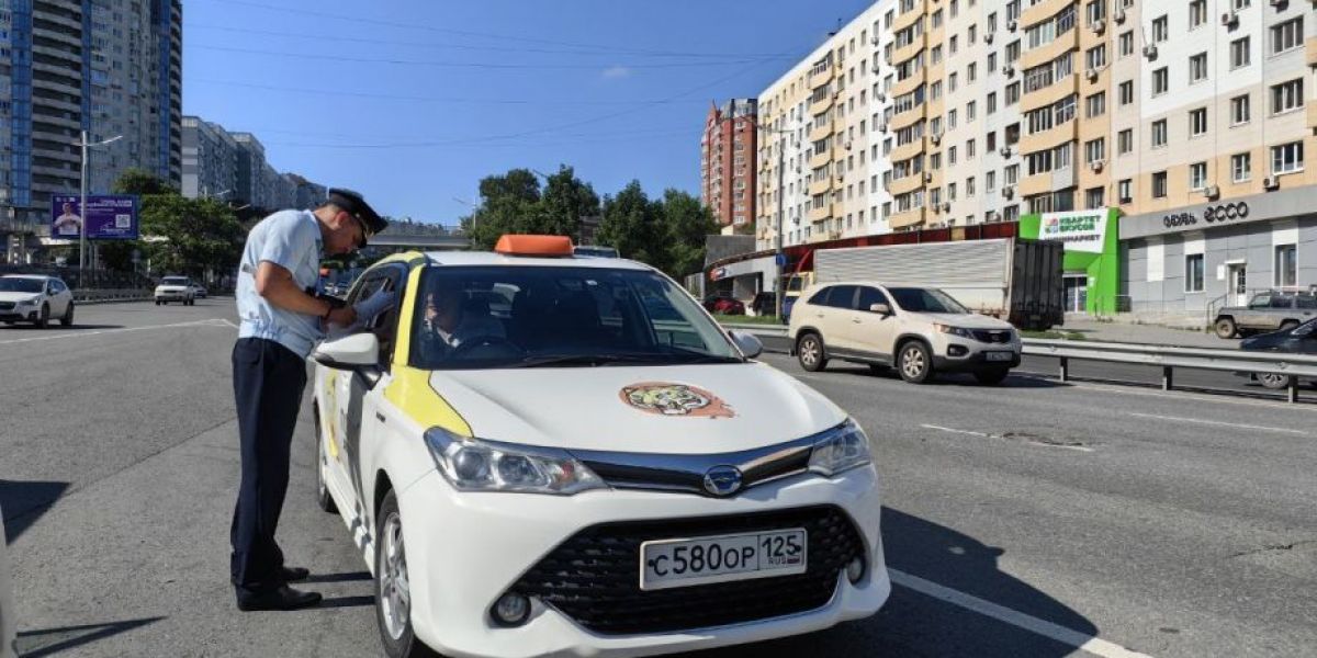 Во Владивостоке началась облава на таксистов