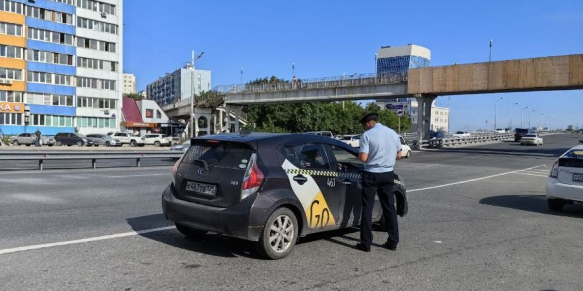 Во Владивостоке началась облава на таксистов