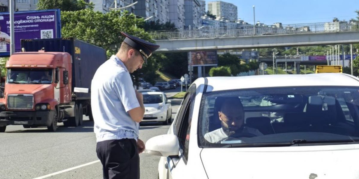 Во Владивостоке началась облава на таксистов