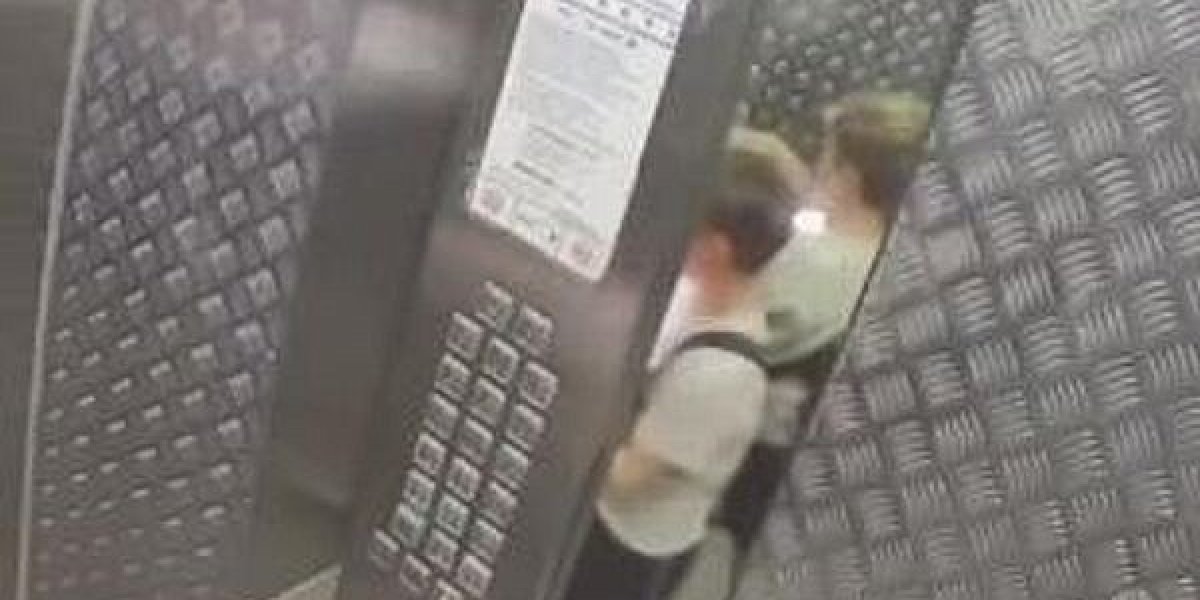 В Краснодаре ребёнок сломал лифт, помочившись на кнопки
