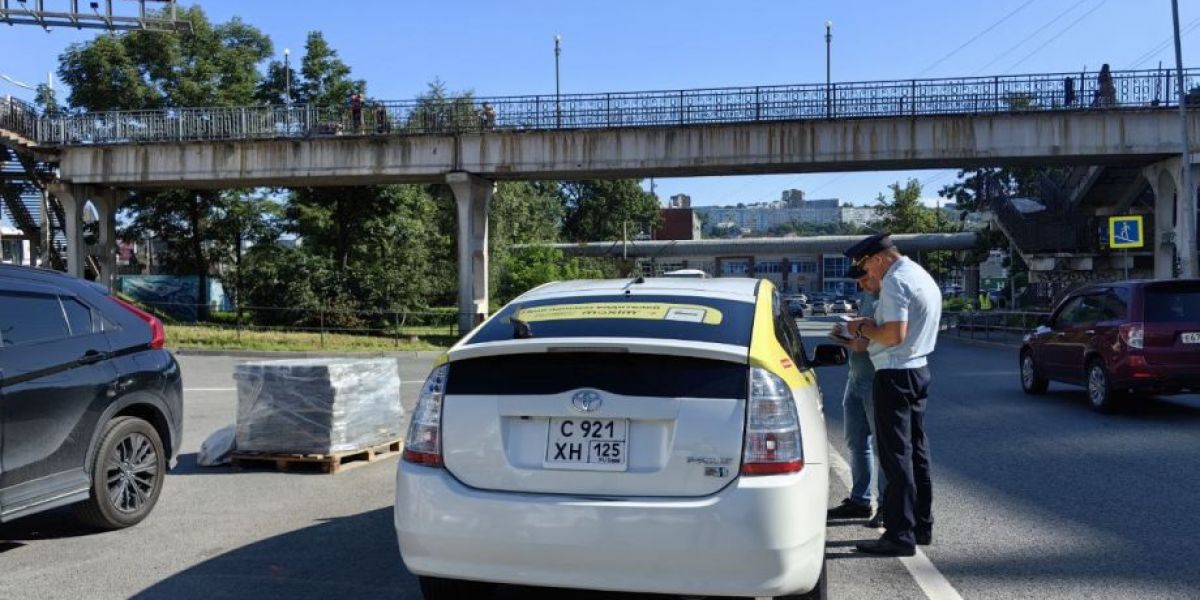 Во Владивостоке началась облава на таксистов