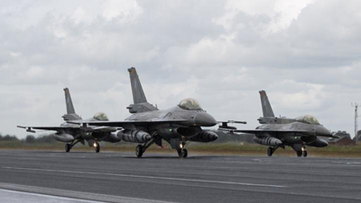 Наступление НАТО "на минималках". Зачем Запад передает Украине истребители F-16