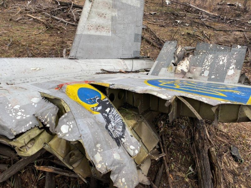 В Киеве признали потерю военных самолётов после прилёта "Искандера" по аэродрому в Миргороде