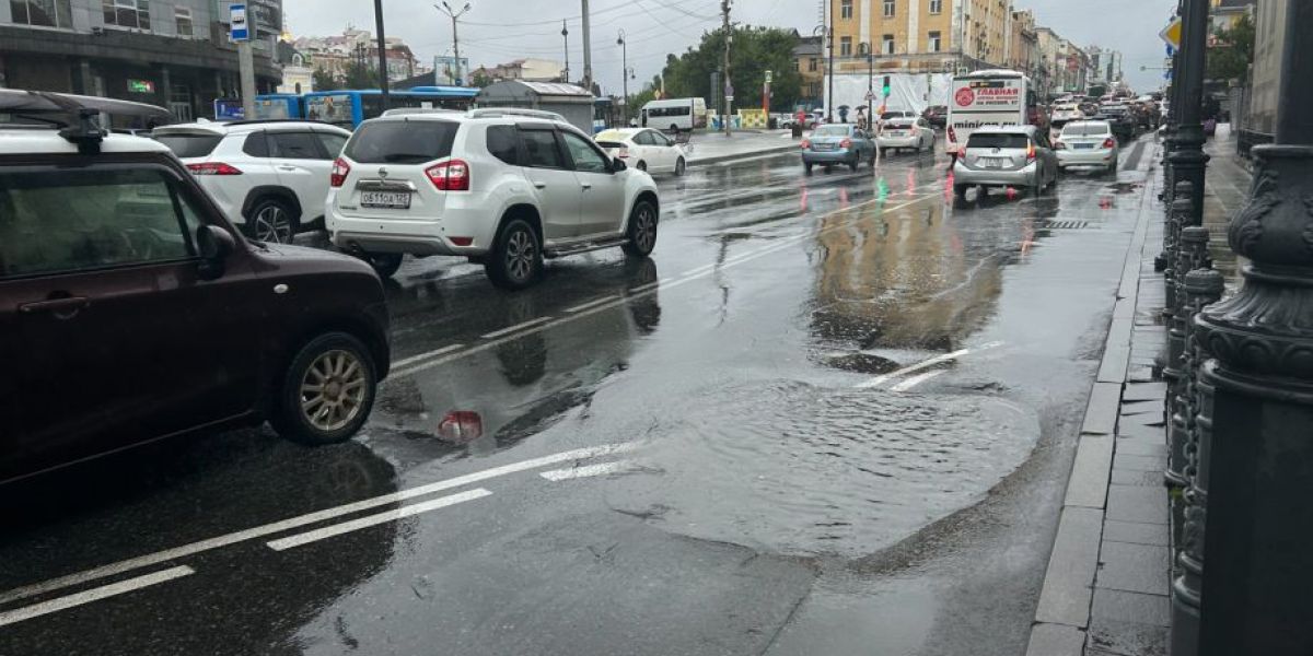 ДТП, драка и потоп: что принес тайфун во Владивостоке?