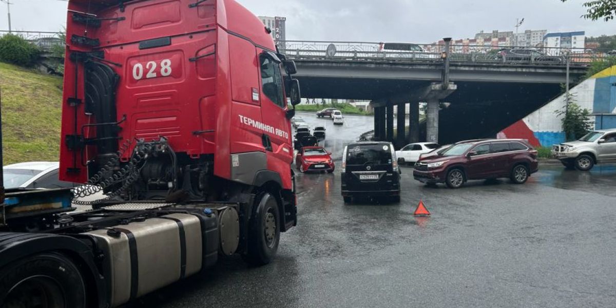 ДТП, драка и потоп: что принес тайфун во Владивостоке?