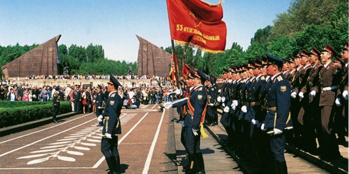 Если бы наши войска и дальше остались в Германии, НАТО не продвигалось бы на Восток и у РФ были бы козыри в руках