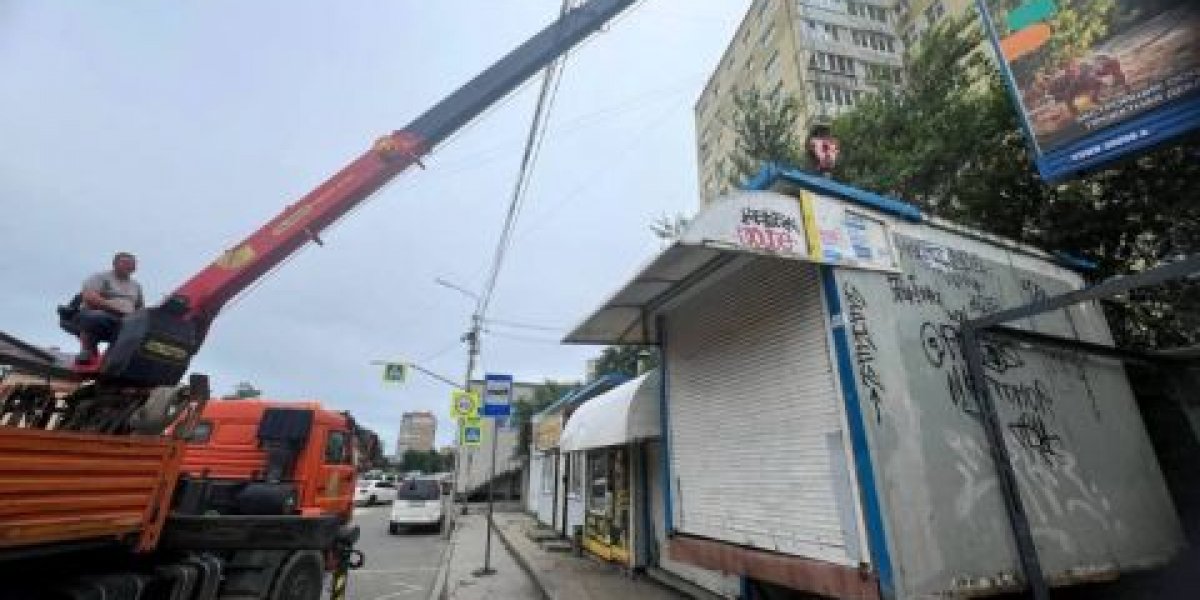 Владивосток продолжают очищать от незаконно установленных объектов