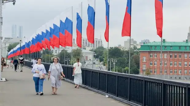 Московская молодежь отпразднует День Государственного флага народным автопробегом