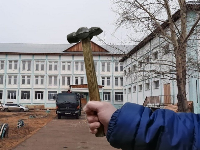 В Иркутской области школьник с молотком и ножом напал на одноклассников. Есть пострадавшие. И снова вопросы к школьному руководству.