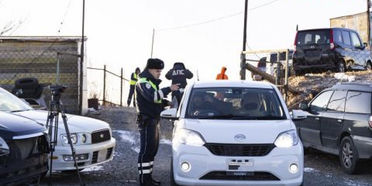 Последних предпринимателей выгоняют с вымирающего авторынка "Зелёный угол"