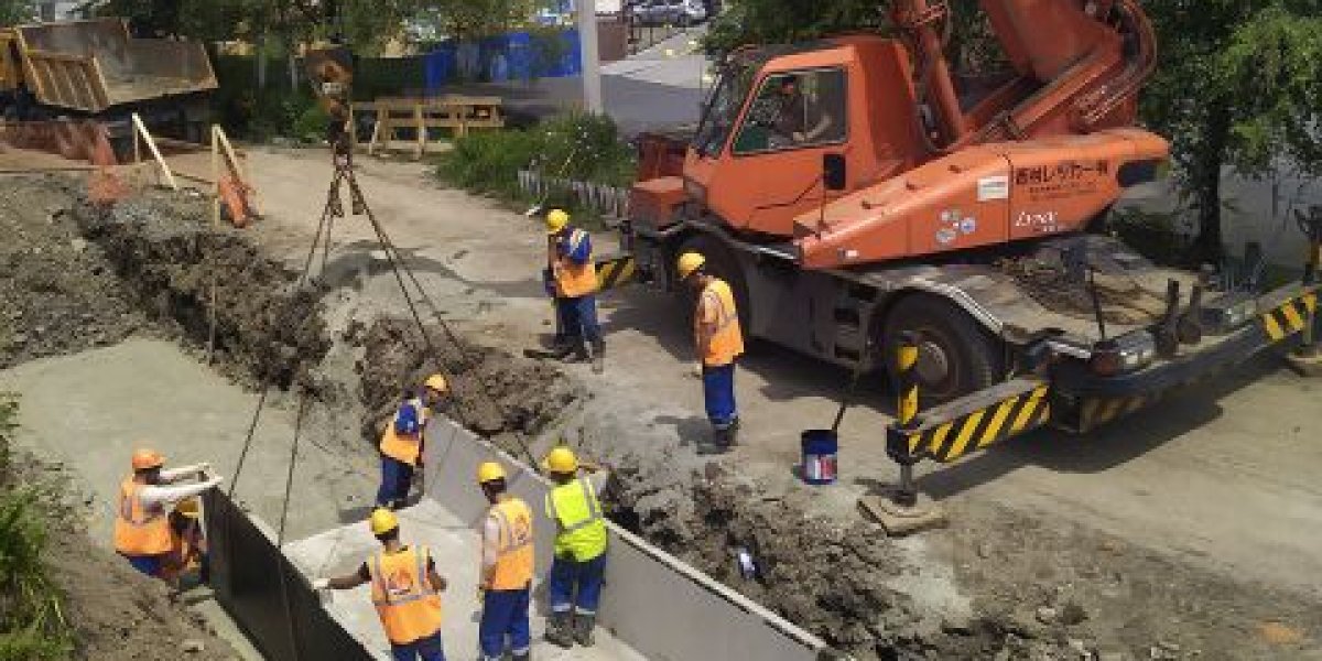 Микрорайон Владивостока в осаде тепловиков: улица полностью отрезана от города