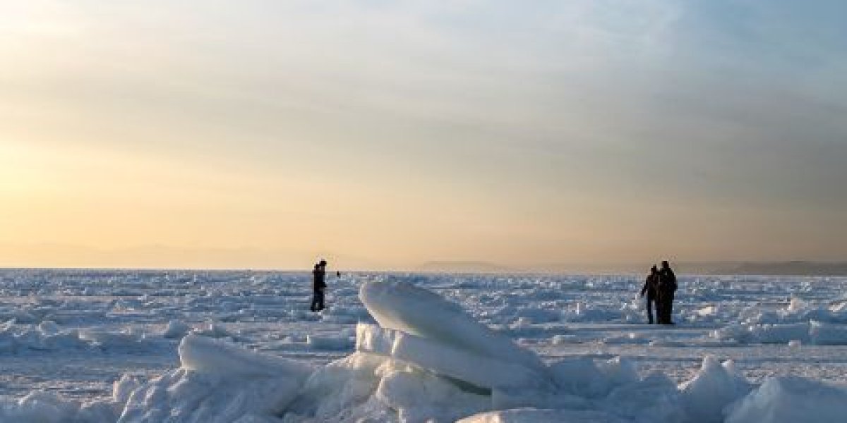 Супруги утонули, провалившись под лед в Приморье