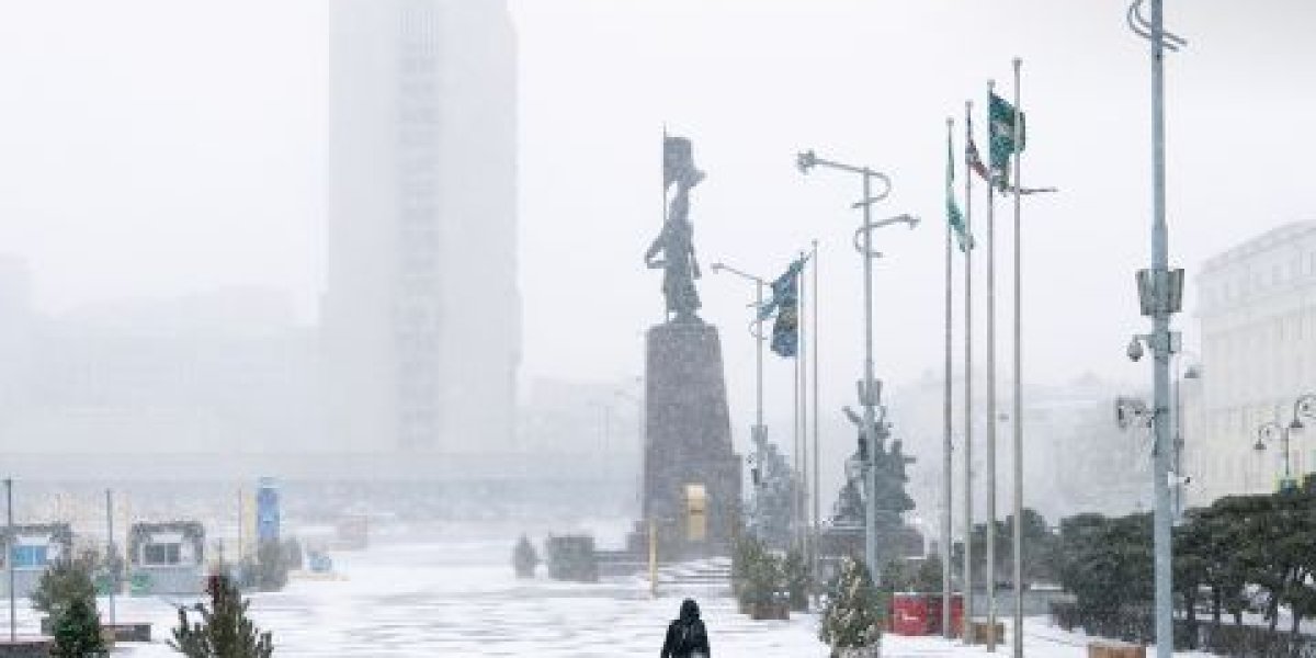 Первый сильный снегопад сезона накрыл Владивосток - фоторепортаж