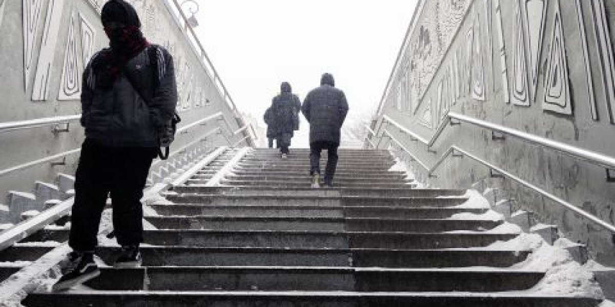 Первый сильный снегопад сезона накрыл Владивосток - фоторепортаж