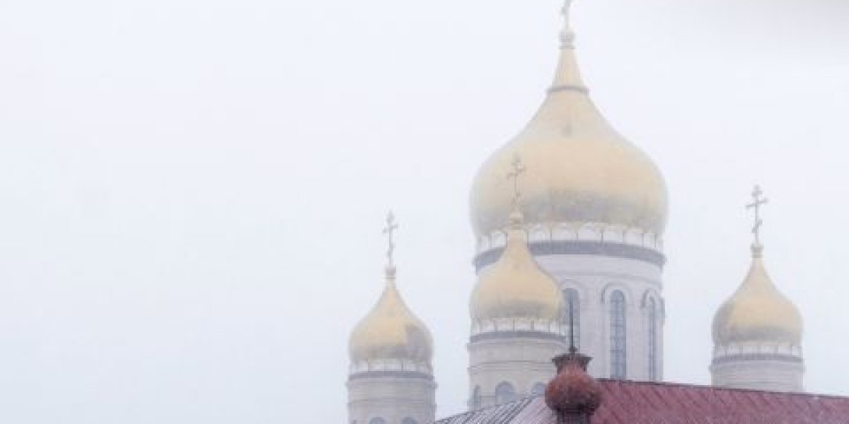 Первый сильный снегопад сезона накрыл Владивосток - фоторепортаж