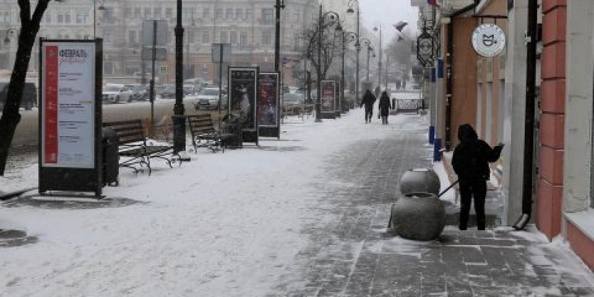 Первый сильный снегопад сезона накрыл Владивосток - фоторепортаж