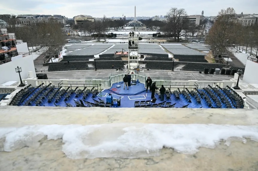 Инаугурация Трампа перенесена в закрытое помещение, так как в Вашингтоне установилась минусовая температура