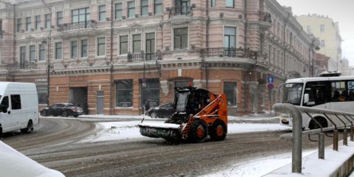 Первый сильный снегопад сезона накрыл Владивосток - фоторепортаж