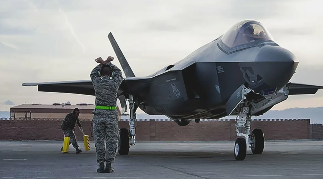 В ближайшее время Су-57 и Ф-35 сойдутся в небе Северной Африки. США дают Марокко Ф-35 и Алжир резко захотел больше российских "невидимок"