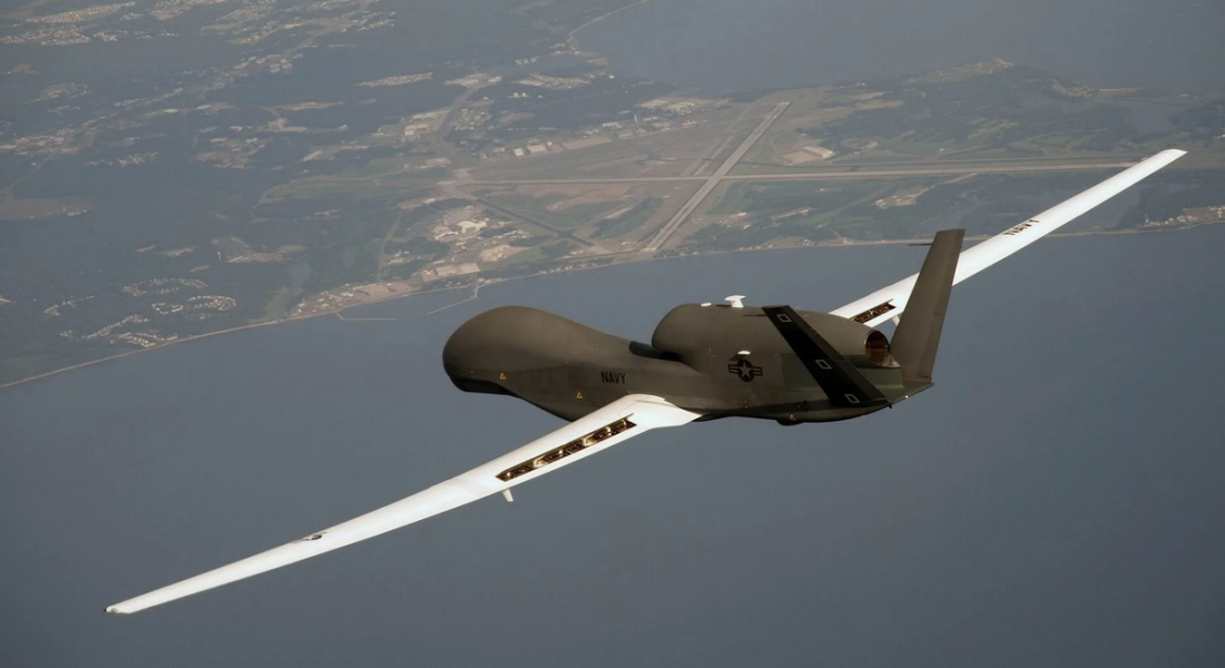 Шесть лет назад Иран сбил флагманский дрон США RQ-4A Global Hawk. Тогда полёты прекратились, но теперь "Глобал Хоки" вновь напрашиваются.